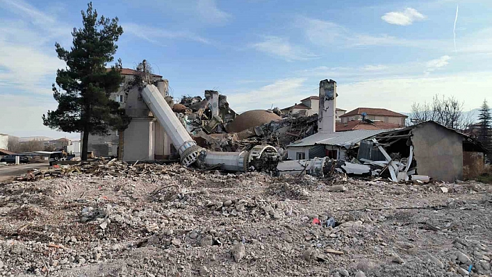 Doğanşehir'de yıkımlar sürüyor