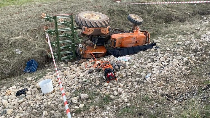 Dönüş yapmak isterken şarampole devrildi