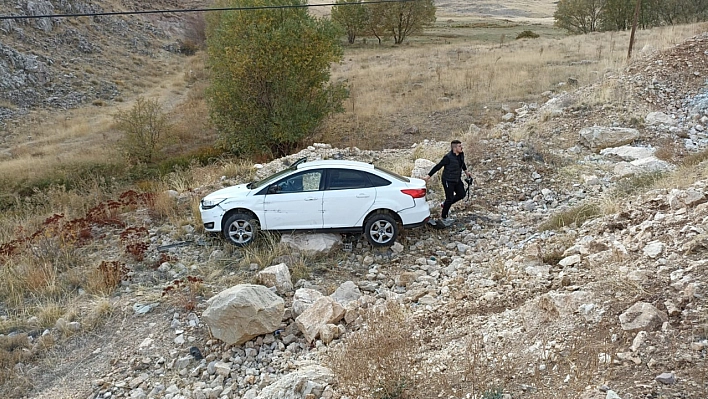 Düğüne giderken şarampole uçtular