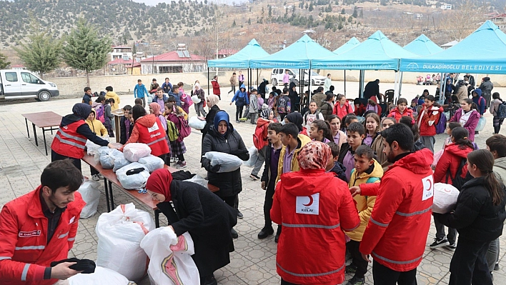 Dulkadiroğlu'ndaki çocuklara kışlık kıyafet yardımı