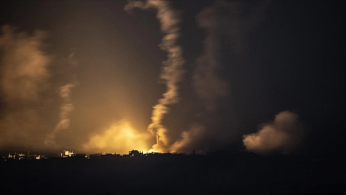 Dünya kutlama yaparken onlar bombardıman altındaydı