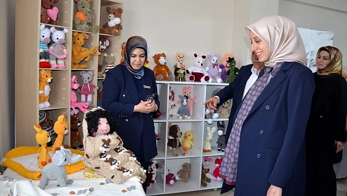 El emeği ürünlerden oluşan sergi açıldı