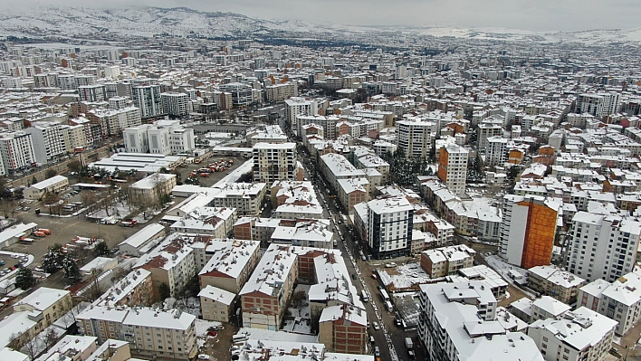 Elazığ baharda 'beyaz gelinliğini' giydi