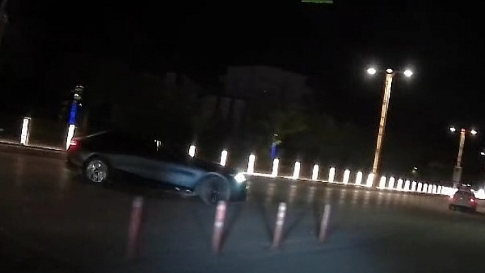 Elazığ'da drift atan araç kameralara yansıdı
