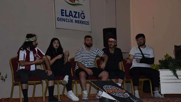 Elazığ'da 'Güler misin Ağlar mısın' adlı tiyatro büyük beğeni topladı