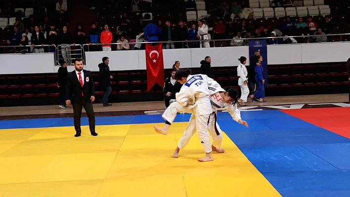 Elazığ'da judo müsabakaları tamamlandı