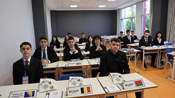 Elazığ'da öğrenciler BM delegesi oldu
