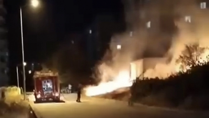 Elazığ'da otluk alanda çıkan yangın söndürüldü