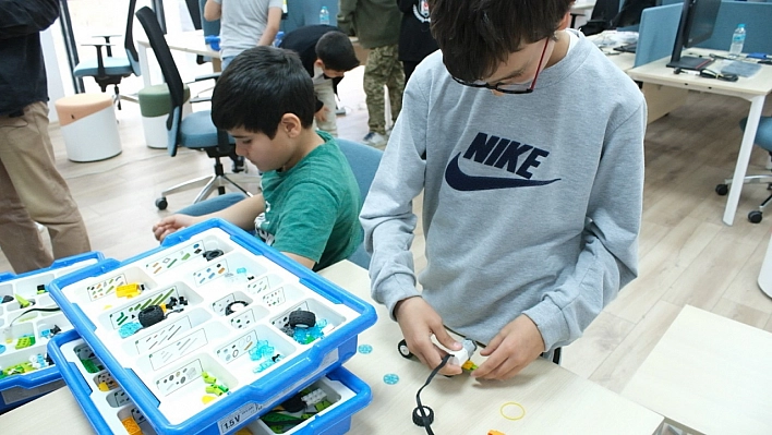 Elazığ'da robotik kodlama eğitimi verilmeye başlandı