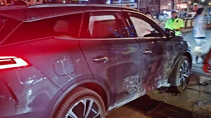 İki otomobil çarpıştı: 1 yaralı