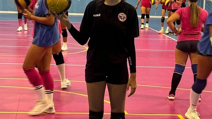 Elazığlı voleybolcu, İtalya'ya transfer oluyor