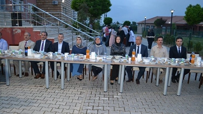 Engelliler iftar sofrasında buluştu