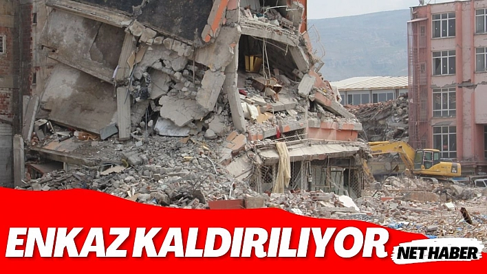 Enkazlar kaldırılıyor