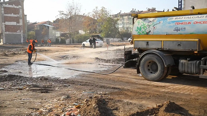 Enkaz sonrası temizlik çalışması