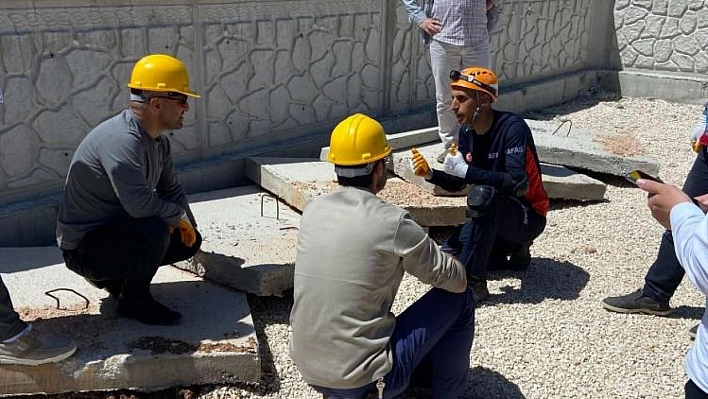 Enkazda arama ve kurtarma eğitimi devam ediyor