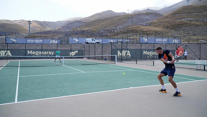 Erciyes Dağı'nda Uluslararası Tenis Turnuvası Düzenlendi!