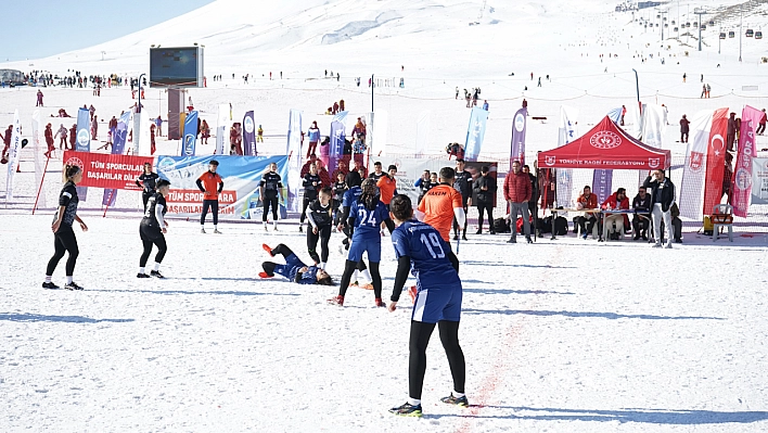 Erciyes'te Kar Ragbi Türkiye Şampiyonası heyecanı başladı