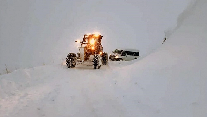 Erzincan'da 200 köy yolu ulaşıma kapandı