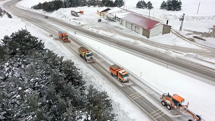 Erzincan'da 48 köy yolu ulaşıma kapandı