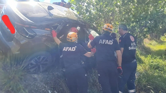 Araç içerisinde sıkışan vatandaş kurtarıldı