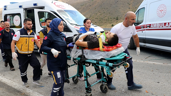 Erzincan'da feci kaza: 4 ölü, 2 yaralı