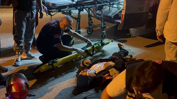 Erzincan'da motosikletler çarpıştı 2 kişi yaralandı