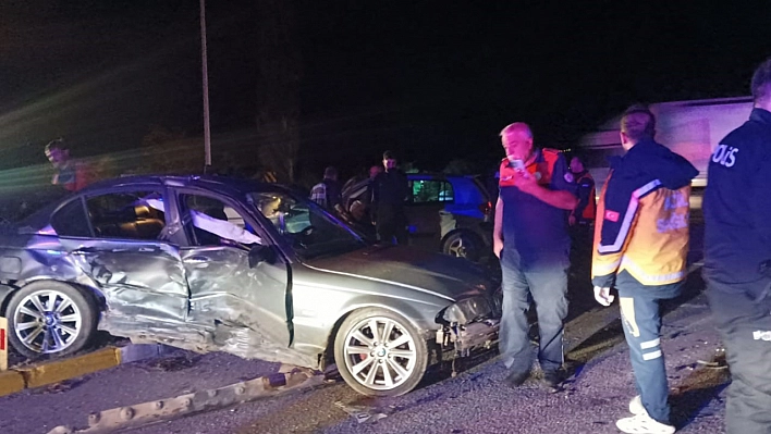 Erzincan'da Trafik Kazası: 2 Yaralı