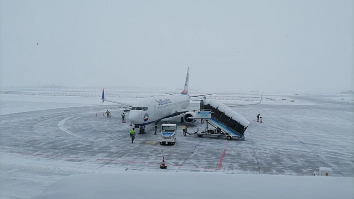 Erzurum'da kara ve soğuğa rağmen hava yolu seferleri aksamıyor