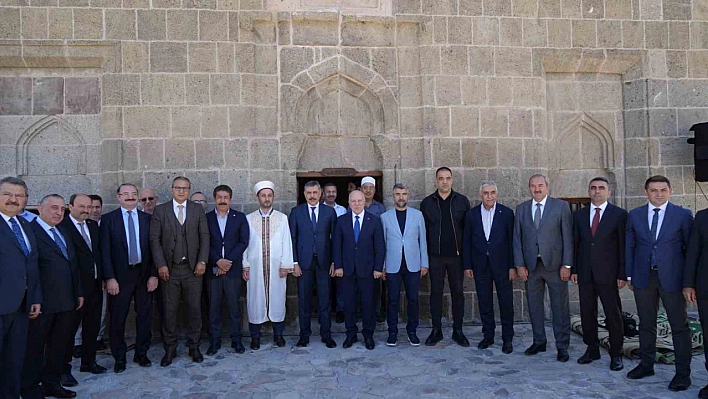 Tarihi Kale Mescidi'nde Yıllar Sonra İlk Cuma Namazı
