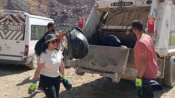 Esendere Belediyesi gönüllerle Sat Gölleri'nde çevre temizliği yaptı
