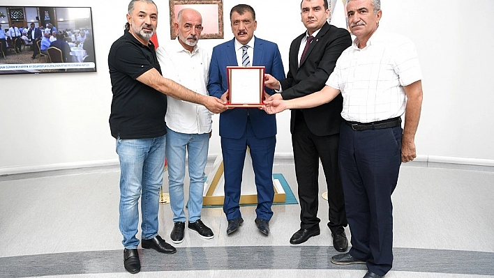 Gürkan'a plaket