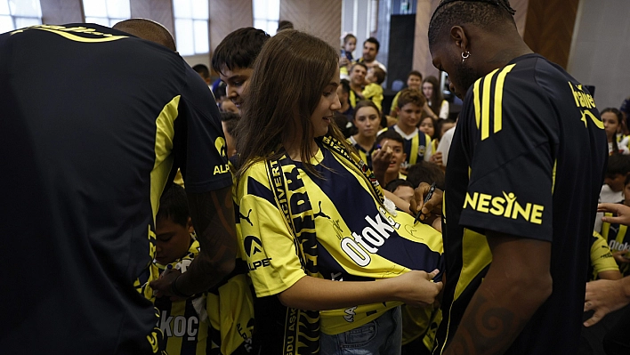 Fenerbahçeli futbolcular, Ankara'da çocuklarla buluştu