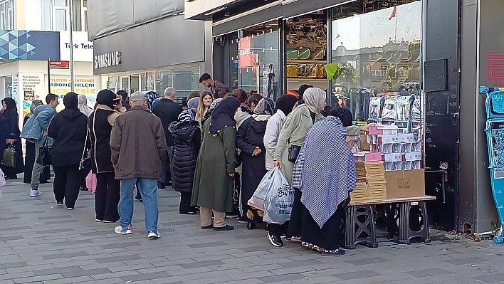 Fiyatı ucuz ürünler izdihama neden oldu