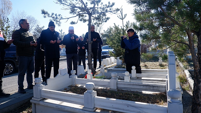 Gazeteci Sebahattin Yılmaz kabri başında anıldı