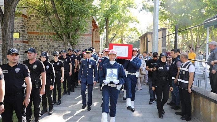 Gazi son yolculuğuna uğurlandı