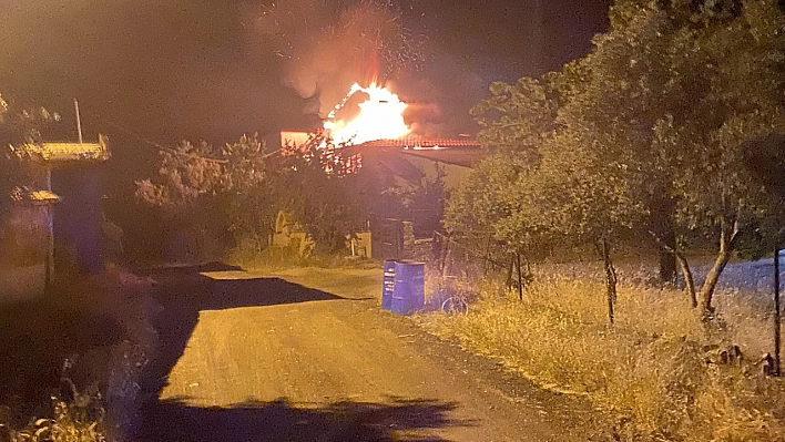 Gece saatlerinde çıkan yangın paniğe neden oldu