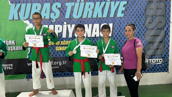Genç sporcuya madalya