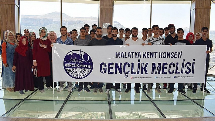Gençler geziyor 