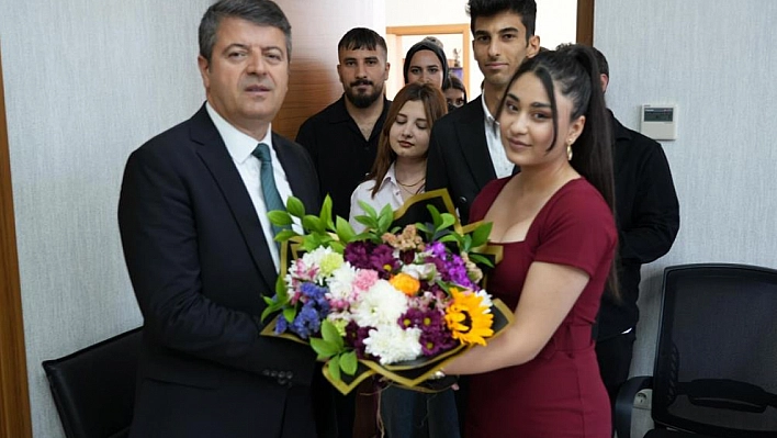 Gençlerden Başkan Tutdere'ye 19 Mayıs ziyareti
