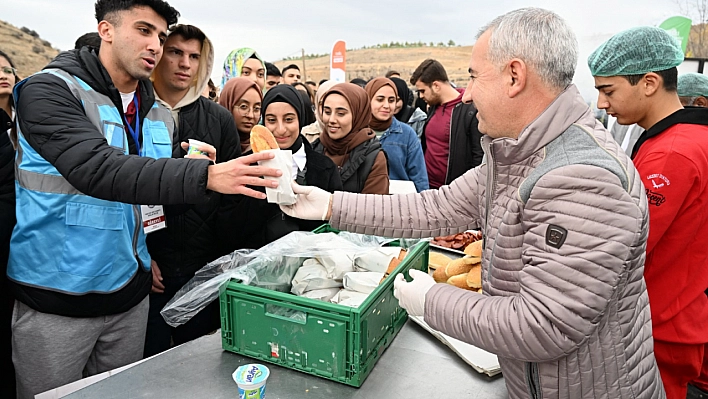 Gençliğin kalbi Yeşilyurt'ta atıyor