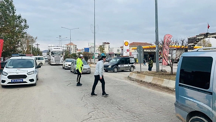 Gölbaşı'nda yayalara trafik eğitimi verildi