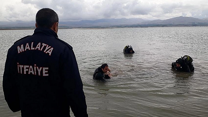 Göle giren genç boğuldu