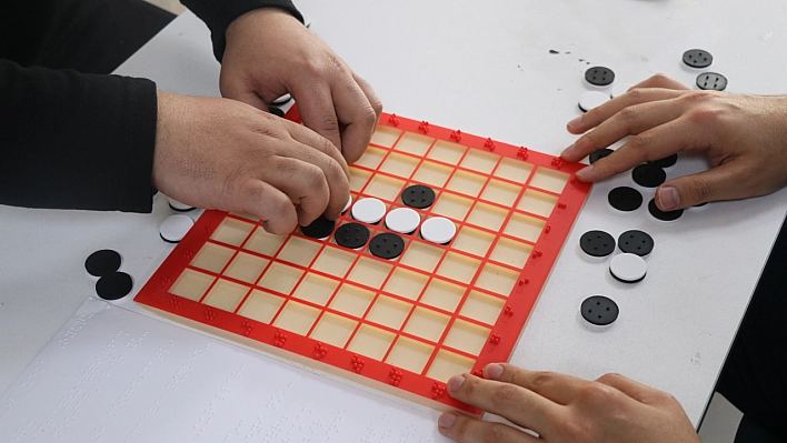 Görme engellilerin önündeki bir engel daha kalktı