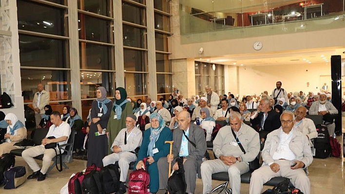Hac kafilesi dualarla uğurlandı