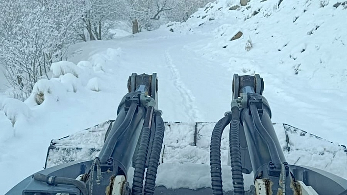 Hakkari'de 132 yerleşim yerinin yolu ulaşıma kapandı