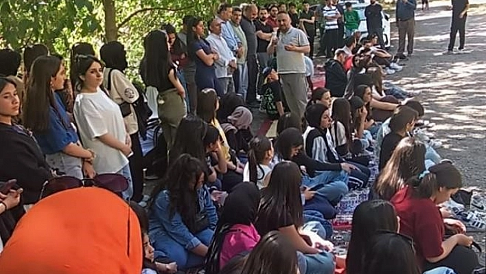 Hakkari Müftülüğü liseli gençleri köyde ağırladı