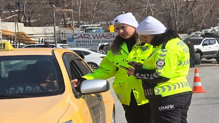 Hakkari polisinden ticari taksilere sıkı denetim