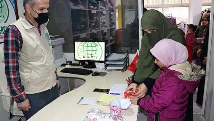 Harçlıklarını bağışladılar