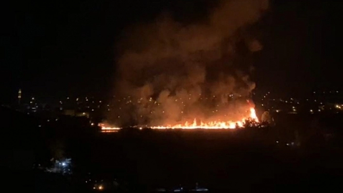 Battalgazi'de Hasarlı Binada Korkutan Yangın! Alevler Göğe Yükseldi