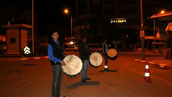 Sahur davulu geleneği sürüyor